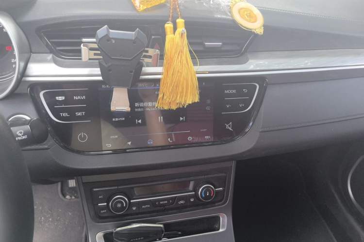 Used Geely Auto Emgrand 2019 Leading Edition 1.5L Manual Luxury Model China VI Standard Audio And AC Panel