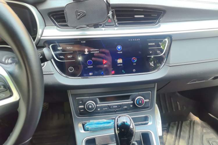 Used Geely Auto Emgrand 2019 Leading Edition 1.5L CVT Upward Asian Games Edition China VI Audio And AC Panel