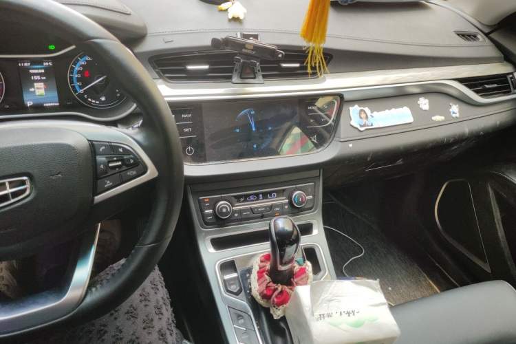 Used Geely Auto Emgrand 2019 Leading Edition 1.5L CVT Luxury Model China VI Standard Audio And AC Panel