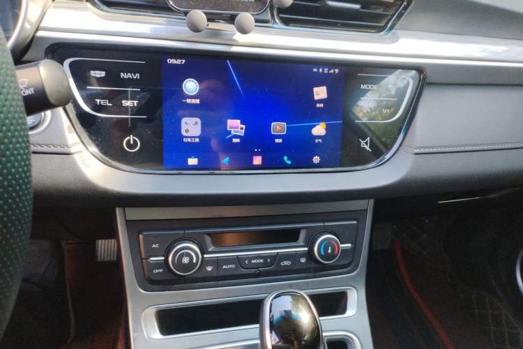 Used Geely Auto Emgrand 2019 Leading Edition 1.5L CVT Upward-Connected Model China VI Standard Audio And AC Panel