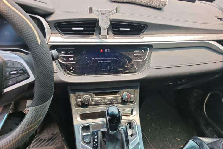 Used Geely Auto Emgrand 2019 Leading Edition 1.5L CVT Upward-Connected Model China VI Standard Audio And AC Panel