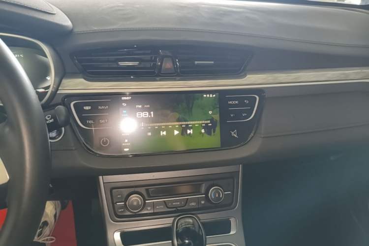 Used Geely Auto Emgrand 2019 Leading Edition 1.5L CVT Upward Asian Games Edition China VI Audio And AC Panel