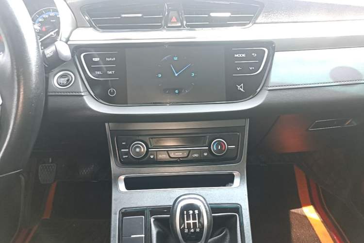 Used Geely Auto Emgrand 2019 Leading Edition 1.5L Manual Luxury Model China VI Standard Audio And AC Panel