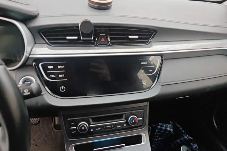 Used Geely Auto Emgrand 2019 Leading Edition 1.5L Manual Upgraded Connectivity Model China VI Standard Audio And AC Panel