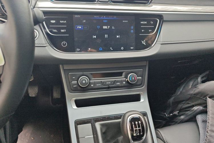 Used Geely Auto Emgrand 2019 Leading Edition 1.5L Manual Luxury Model China VI Standard Audio And AC Panel