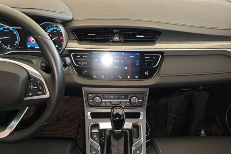 Used Geely Auto Emgrand 2019 Leading Edition 1.5L CVT Luxury Model China VI Standard Audio And AC Panel