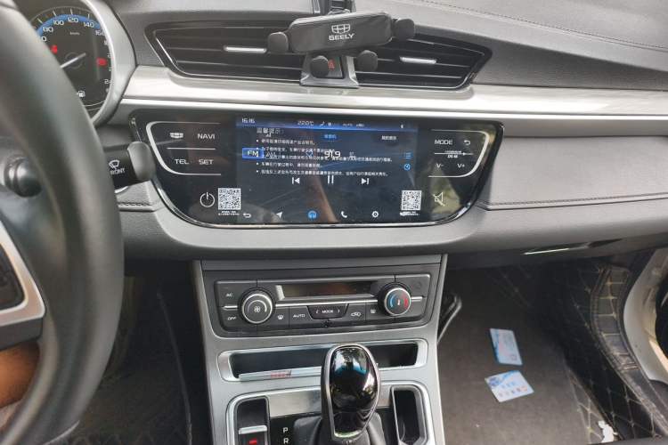 Used Geely Auto Emgrand 2019 Leading Edition 1.5L CVT Luxury Model China V Standard Audio And AC Panel