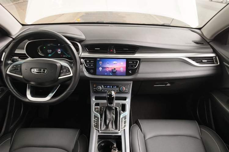 Used Geely Auto Emgrand 2019 Leading Edition 1.5L CVT Upward-Connected Model China VI Standard Audio And AC Panel