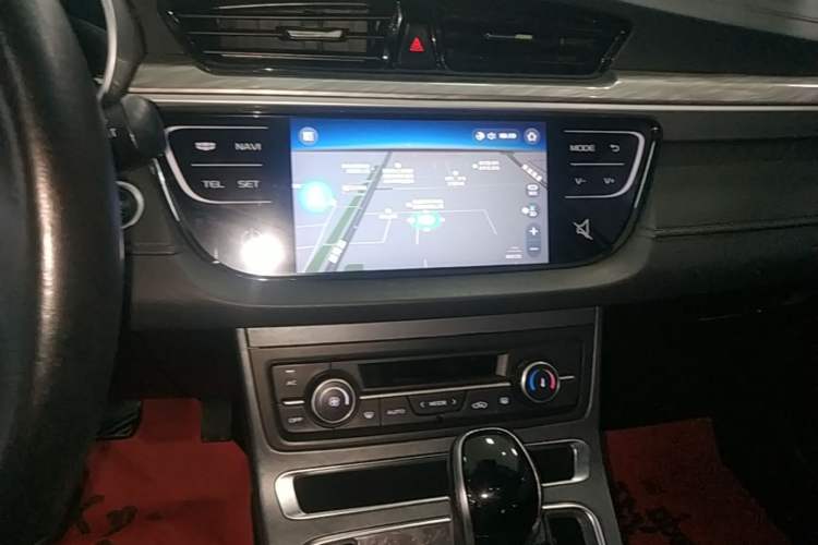 Used Geely Auto Emgrand 2019 Leading Edition 1.5L CVT Upward-Connected Model China VI Standard Audio And AC Panel