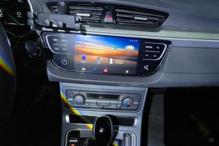 Used Geely Auto Emgrand 2019 Leading Edition 1.5L CVT Upward-Connected Model China VI Standard Audio And AC Panel