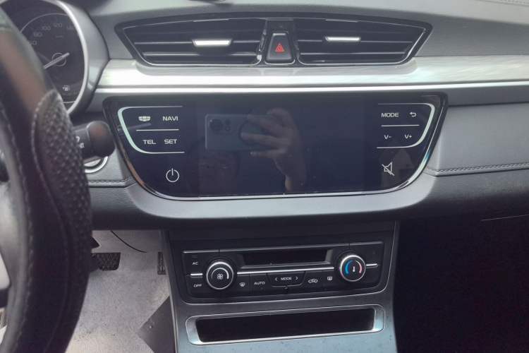 Used Geely Auto Emgrand 2019 Leading Edition 1.5L Manual Luxury Model China VI Standard Audio And AC Panel