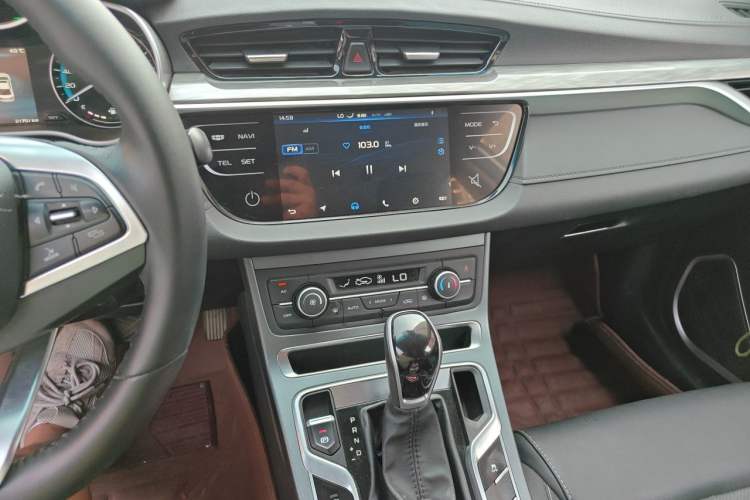 Used Geely Auto Emgrand 2019 Leading Edition 1.5L CVT Luxury Model China VI Standard Audio And AC Panel