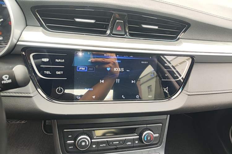 Used Geely Auto Emgrand 2019 Leading Edition 1.5L CVT Luxury Model China VI Standard Audio And AC Panel