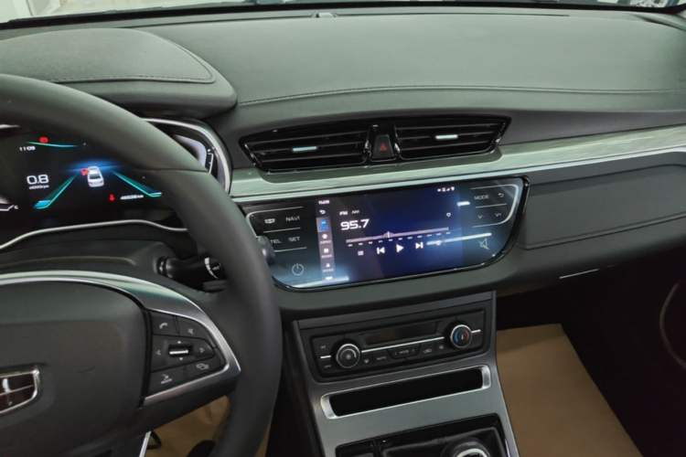 Used Geely Auto Emgrand 2019 Leading Edition 1.5L Manual Upgraded Connectivity Model China VI Standard Audio And AC Panel