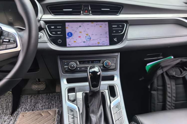 Used Geely Auto Emgrand 2019 Leading Edition 1.5L CVT Upward-Connected Model China VI Standard Audio And AC Panel