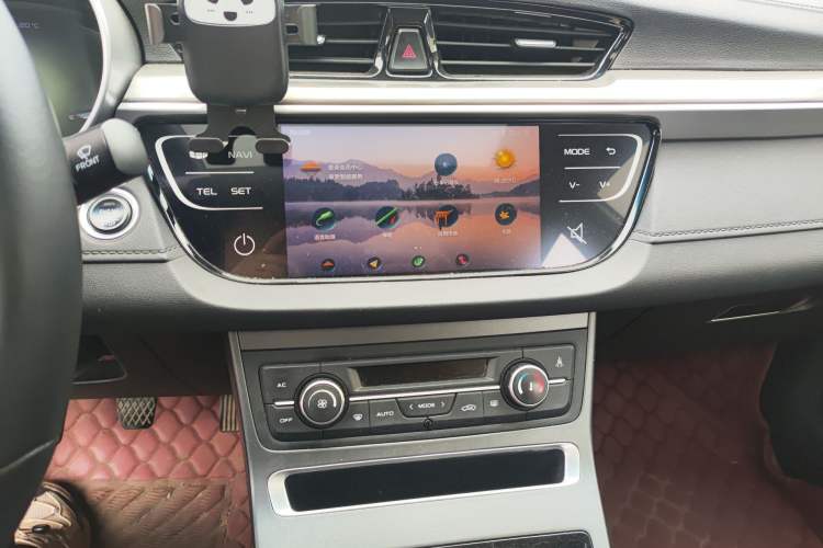 Used Geely Auto Emgrand 2019 Leading Edition 1.5L Manual Upgraded Connectivity Model China VI Standard Audio And AC Panel