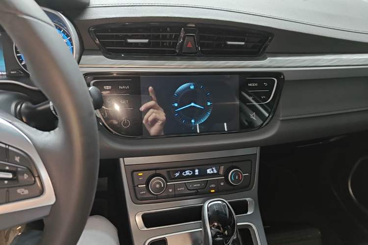 Used Geely Auto Emgrand 2019 Leading Edition 1.5L CVT Luxury Model China VI Standard Audio And AC Panel