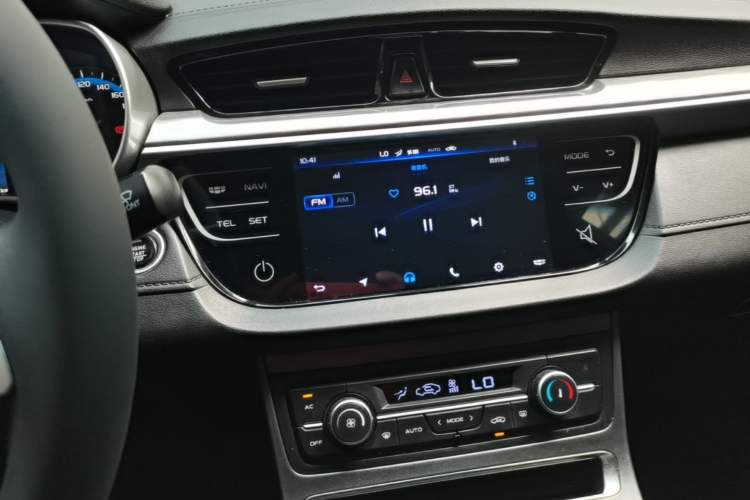 Used Geely Auto Emgrand 2019 Leading Edition 1.5L Manual Luxury Model China VI Standard Audio And AC Panel