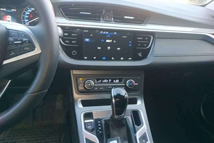 Used Geely Auto Emgrand 2019 Leading Edition 1.5L CVT Luxury Model China VI Standard Audio And AC Panel