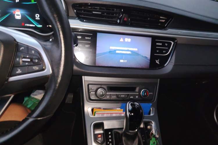 Used Geely Auto Emgrand 2019 Leading Edition 1.5L CVT Upward-Connected Model China VI Standard Audio And AC Panel