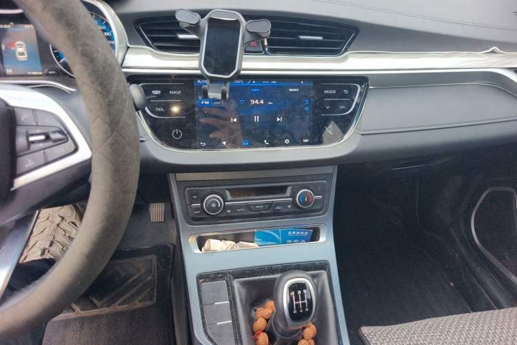 Used Geely Auto Emgrand 2019 Leading Edition 1.5L Manual Luxury Model China VI Standard Audio And AC Panel