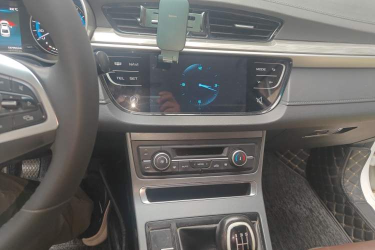 Used Geely Auto Emgrand 2019 Leading Edition 1.5L Manual Luxury Model China VI Standard Audio And AC Panel