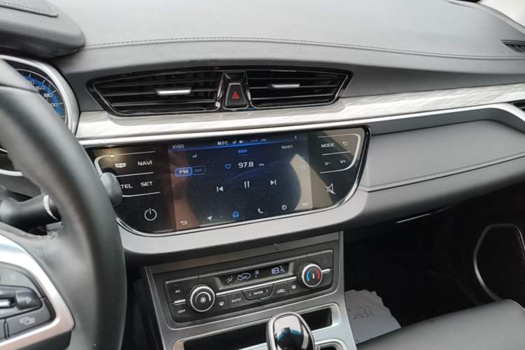 Used Geely Auto Emgrand 2019 Leading Edition 1.5L CVT Luxury Model China VI Standard Audio And AC Panel