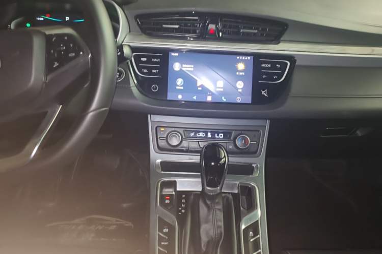 Used Geely Auto Emgrand 2019 Leading Edition 1.5L CVT Upward Asian Games Edition China VI Audio And AC Panel