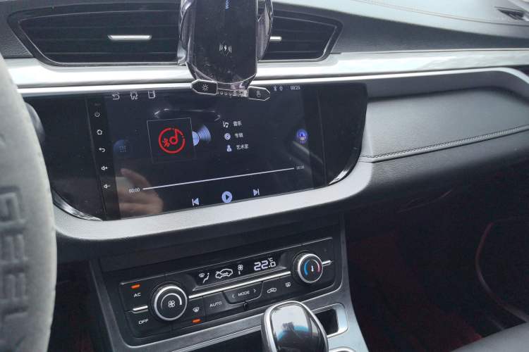 Used Geely Auto Emgrand 2019 Leading Edition 1.5L CVT Upward Asian Games Edition China VI Audio And AC Panel