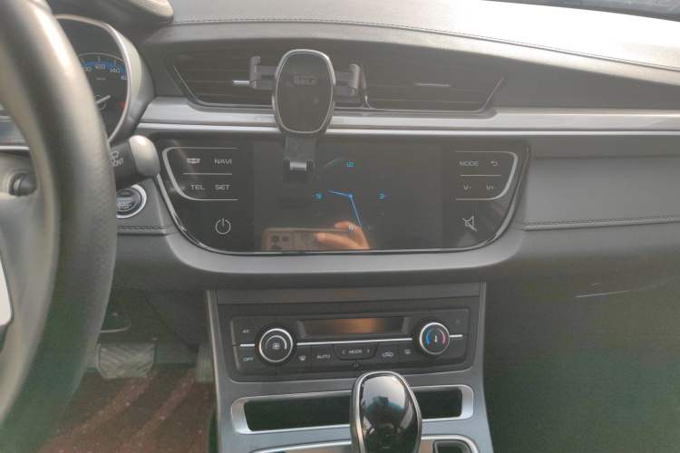 Used Geely Auto Emgrand 2019 Leading Edition 1.5L CVT Luxury Model China VI Standard Audio And AC Panel