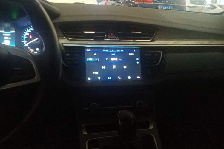 Used Geely Auto Emgrand 2019 Leading Edition 1.5L CVT Luxury Model China VI Standard Audio And AC Panel