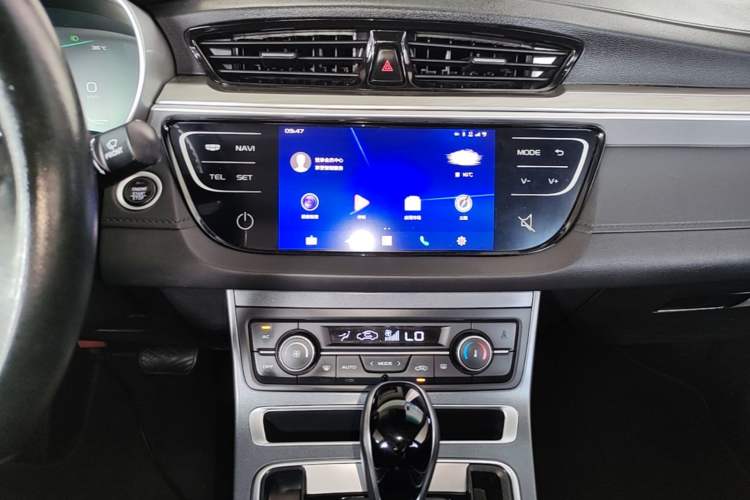 Used Geely Auto Emgrand 2019 Leading Edition 1.5L CVT Upward-Connected Model China VI Standard Audio And AC Panel