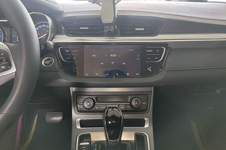 Used Geely Auto Emgrand 2019 Leading Edition 1.5L CVT Luxury Model China VI Standard Audio And AC Panel