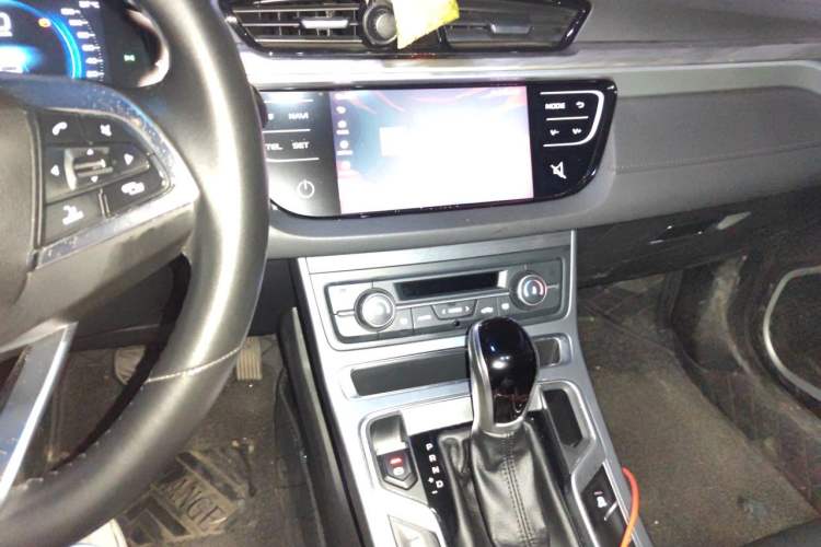 Used Geely Auto Emgrand 2019 Leading Edition 1.5L CVT Upward-Connected Model China VI Standard Audio And AC Panel