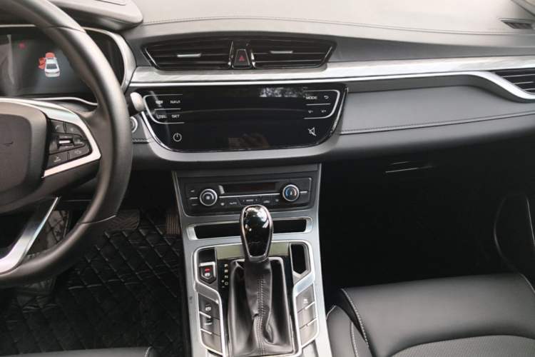 Used Geely Auto Emgrand 2019 Leading Edition 1.5L CVT Upward Asian Games Edition China VI Audio And AC Panel
