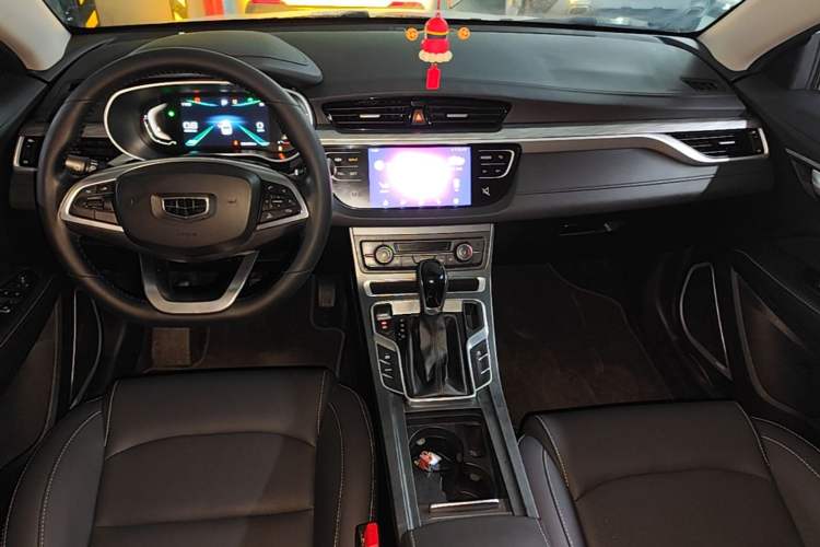 Used Geely Auto Emgrand 2019 Leading Edition 1.5L CVT Upward-Connected Model China VI Standard Audio And AC Panel