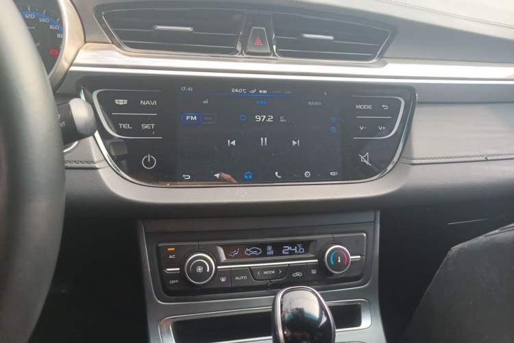 Used Geely Auto Emgrand 2019 Leading Edition 1.5L CVT Luxury Model China VI Standard Audio And AC Panel