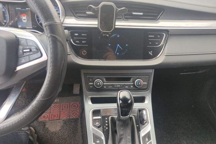 Used Geely Auto Emgrand 2019 Leading Edition 1.5L CVT Luxury Model China VI Standard Audio And AC Panel