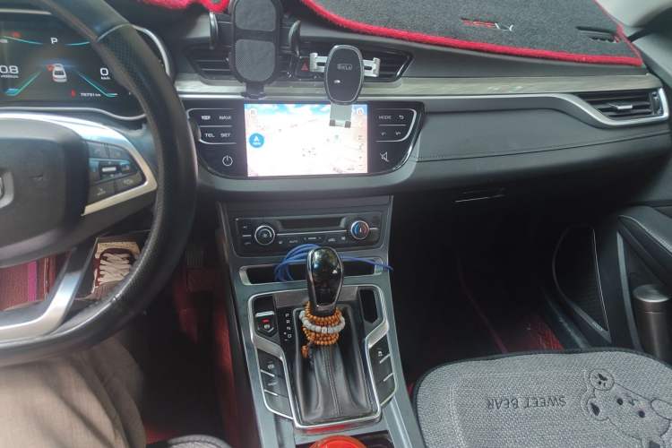 Used Geely Auto Emgrand 2019 Leading Edition 1.5L CVT Upward-Connected Model China VI Standard Audio And AC Panel