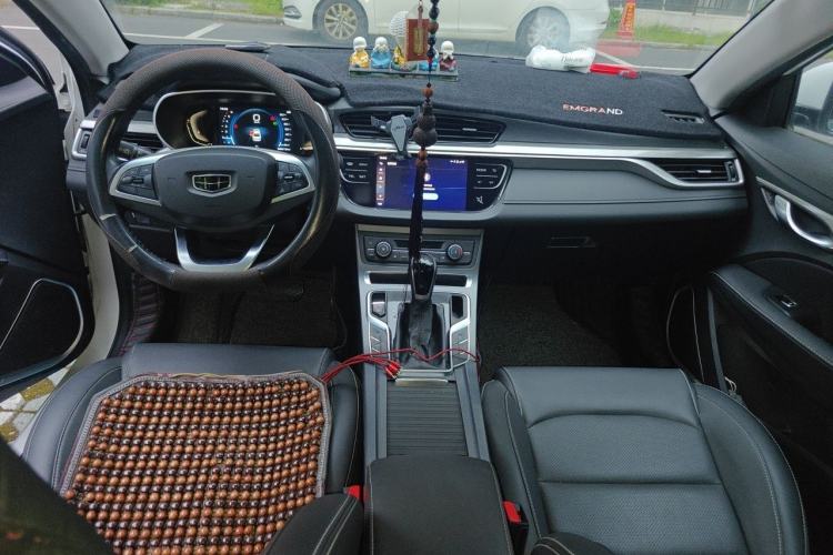 Used Geely Auto Emgrand 2019 Leading Edition 1.5L CVT Upward-Connected Model China VI Standard Center Console