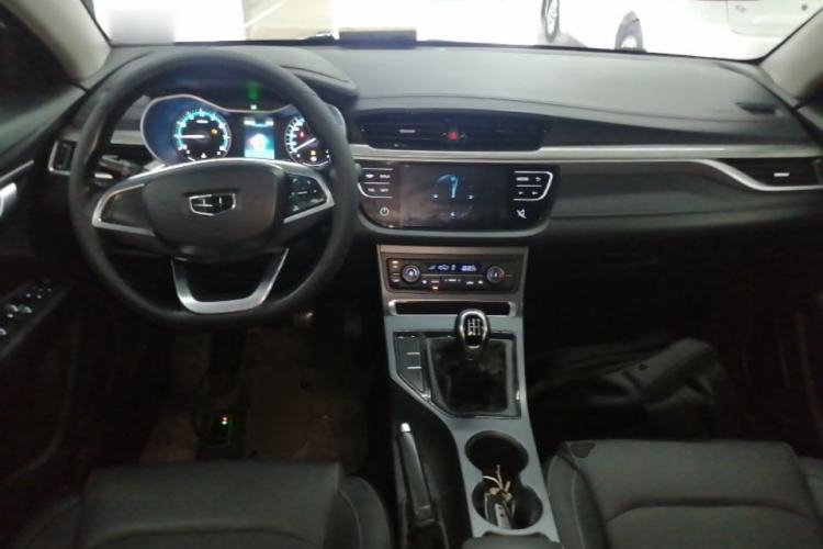Used Geely Auto Emgrand 2019 Leading Edition 1.5L Manual Luxury Model China VI Standard Center Console