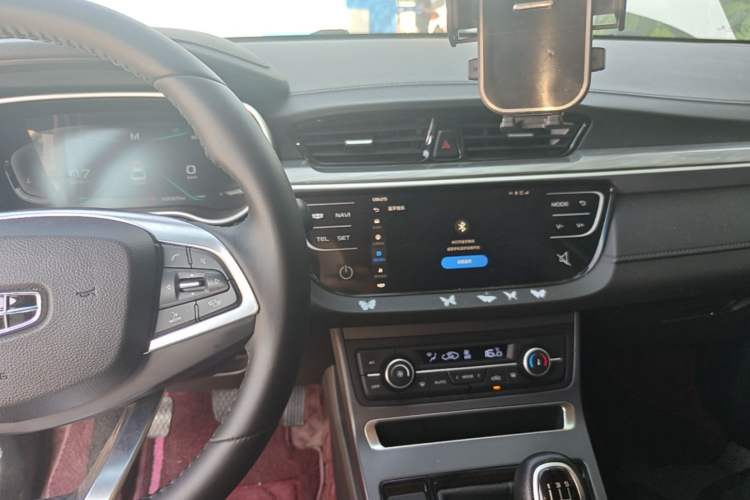 Used Geely Auto Emgrand 2019 Leading Edition 1.5L Manual Upward Asian Games Edition China VI Center Console