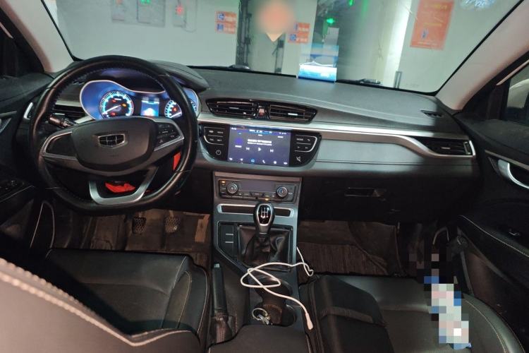 Used Geely Auto Emgrand 2019 Leading Edition 1.5L Manual Luxury Model China VI Standard Center Console