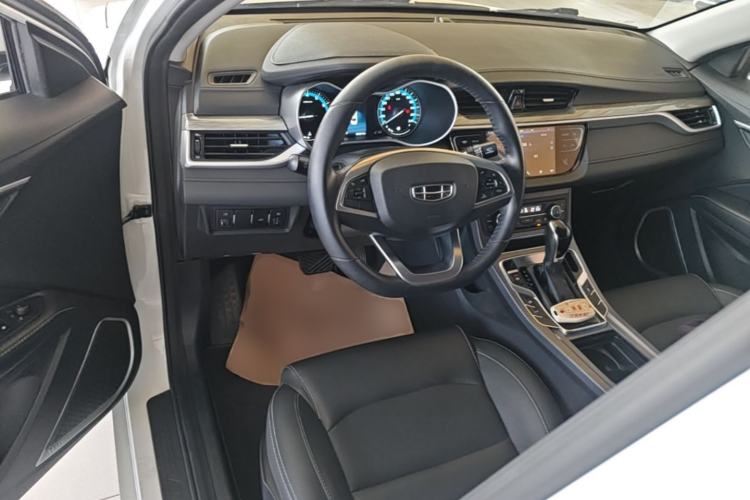 Used Geely Auto Emgrand 2019 Leading Edition 1.5L CVT Luxury Model China VI Standard Center Console