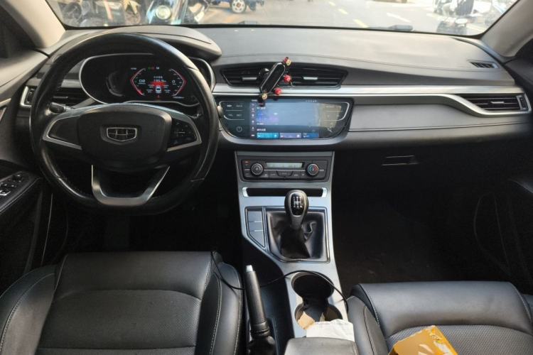 Used Geely Auto Emgrand 2019 Leading Edition 1.5L Manual Upgraded Connectivity Model China VI Standard Center Console