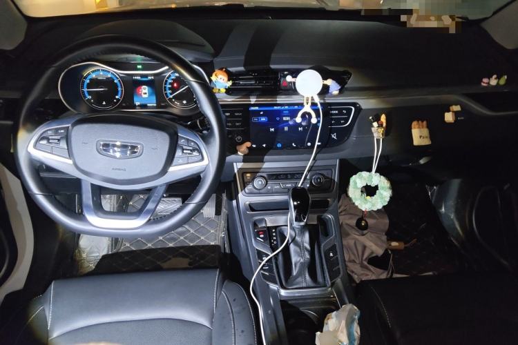 Used Geely Auto Emgrand 2019 Leading Edition 1.5L CVT Luxury Model China VI Standard Center Console