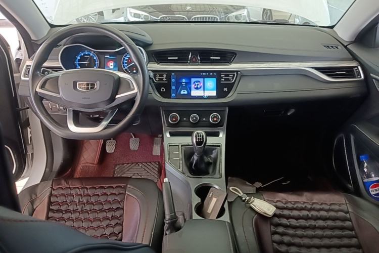 Used Geely Auto Emgrand 2019 Leading Edition 1.5L Manual Fashion Model China VI Standard Center Console