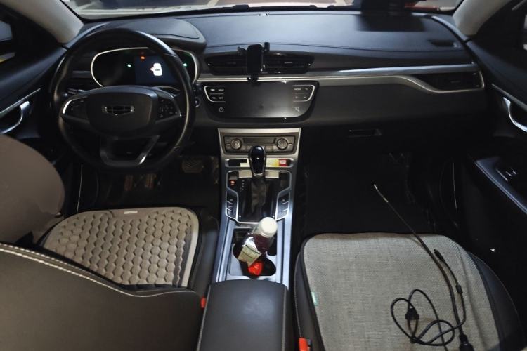 Used Geely Auto Emgrand 2019 Leading Edition 1.5L CVT Upward-Connected Model China VI Standard Center Console