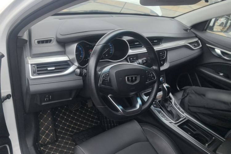 Used Geely Auto Emgrand 2019 Leading Edition 1.5L CVT Luxury Model China VI Standard Center Console