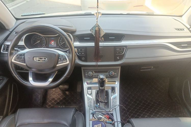 Used Geely Auto Emgrand 2019 Leading Edition 1.5L CVT Luxury Model China VI Standard Center Console